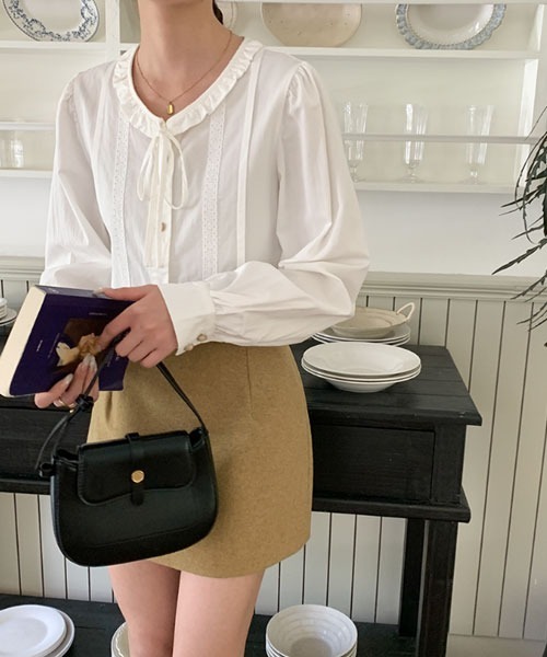 urge:(アージコロン )の「【URGE:】フリル襟 リボン 長袖 ブラウス(シャツ/ブラウス・レディース・ホワイト・SMALL/MEDIUM/LARGE/X-LARGE)」の3枚目の写真
