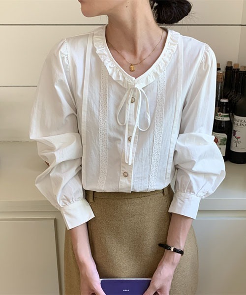 urge:(アージコロン )の「【URGE:】フリル襟 リボン 長袖 ブラウス(シャツ/ブラウス・レディース・ホワイト・SMALL/MEDIUM/LARGE/X-LARGE)」の4枚目の写真