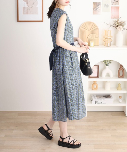 Anna Nicola(アンナニコラ)の「Anna Nicola 綿ローン フラワープリントノースリーブワンピース(ワンピース・レディース・ブラック/ピンク/ネイビー・38)」の19枚目の写真