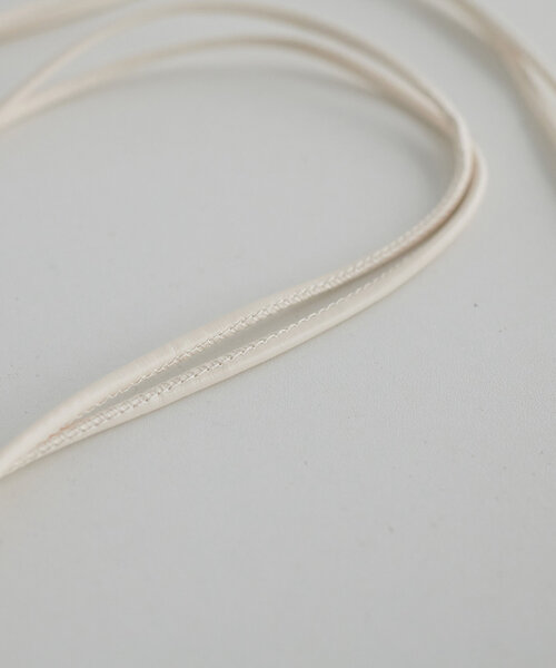 DISCOAT（ディスコート）の「ノットWコードストラップ（スマホグッズ・レディース・ブラック/ブラウン/ブロンズ/アイボリー・FREE）」の8枚目の写真