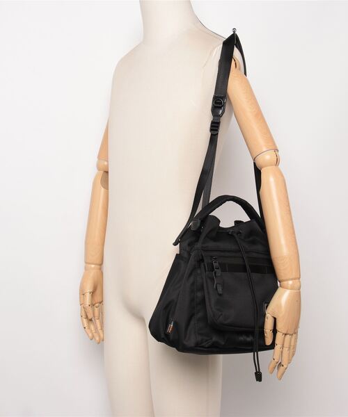 AS2OV（アッソブ）の「DOBBY 305D DRAWSTRING SHOULDER（ショルダーバッグ・メンズ・ブラック・FREE）」の6枚目の写真