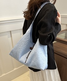 カーブフォルムショルダートートバッグ