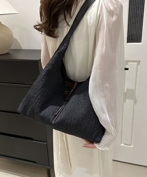 aimoha（アイモハ）の「カーブフォルムショルダートートバッグ（ショルダーバッグ・レディース・ホワイト/ピンク/ブラック/ブルー・FREE）」の9枚目の写真