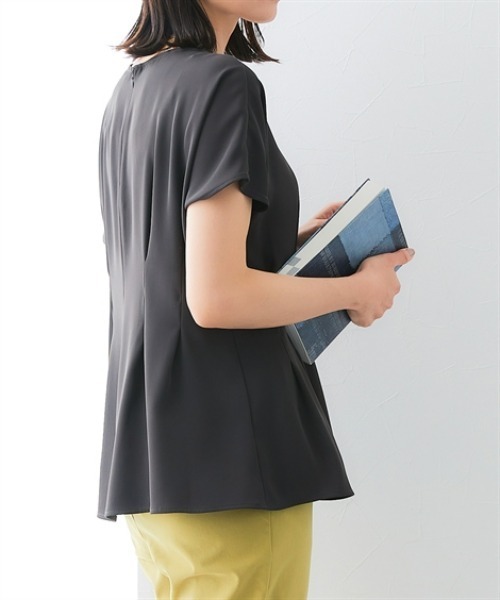 7days Life Styling(セブンデイズライフスタイリング)の「美極とろみ素材 半袖ペプラムブラウス(シャツ/ブラウス・レディース・チャコール/グレイッシュベージュ/グレー・S/M/L/LL)」の14枚目の写真