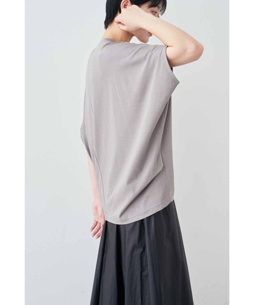 MEDE19F(メデジュウキュウ)の「MEDE19F 接触冷感ドルマンスリーブ カットソートップス(Tシャツ/カットソー・レディース・グレイッシュベージュ/オフホワイト/チャコールグレー・L/M)」の6枚目の写真