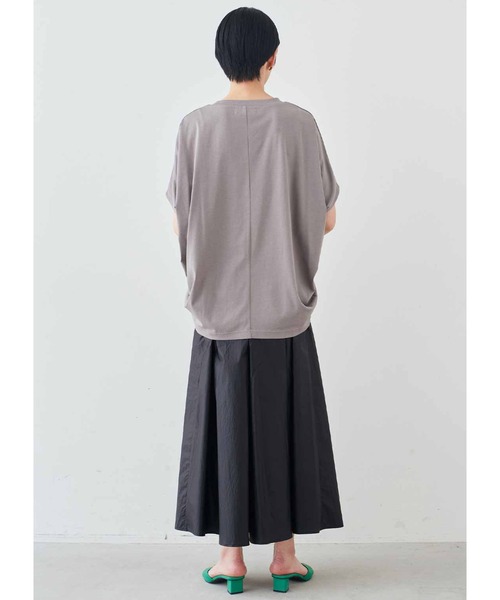 MEDE19F(メデジュウキュウ)の「MEDE19F 接触冷感ドルマンスリーブ カットソートップス(Tシャツ/カットソー・レディース・グレイッシュベージュ/オフホワイト/チャコールグレー・L/M)」の15枚目の写真