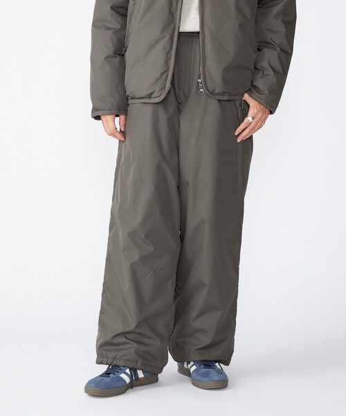 SHIPS（シップス）の「【SHIPS別注】WILDTHINGS×TAION: ダウン パンツ（その他パンツ・メンズ・ダークグレー/ブラック・LARGE/SMALL/MEDIUM）」の2枚目の写真