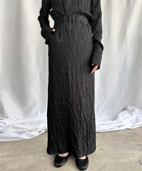 G.V.G.V.（ジーヴィージーヴィー）の「WRINKLE SATIN SKIRT（スカート・レディース・セージグリーン/ブラック・36/38）」の2枚目の写真