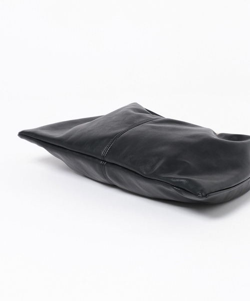 mysty woman（ミスティウーマン）の「【LE VERNIS】トライアングルBAG 574317（ハンドバッグ・レディース・ブラック/ベージュ・FREE）」の14枚目の写真