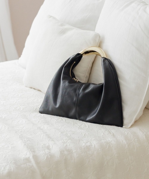 mysty woman(ミスティウーマン)の「【LE VERNIS】トライアングルBAG 574317(ハンドバッグ・レディース・ブラック/ベージュ・FREE)」の22枚目の写真