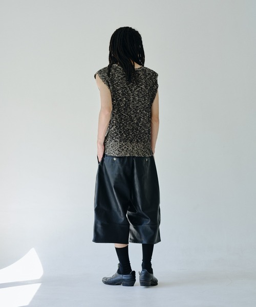 Camphor wood（カンファーウッド）の「wide baggy PU-leather shorts / ワイドバギーPUレザーショーツ（その他パンツ・メンズ・ブラック・SMALL/MEDIUM/LARGE）」の17枚目の写真