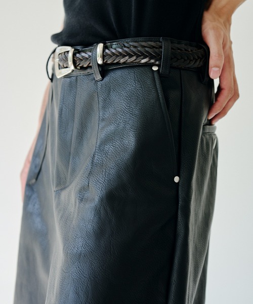 Camphor wood（カンファーウッド）の「wide baggy PU-leather shorts / ワイドバギーPUレザーショーツ（その他パンツ・メンズ・ブラック・SMALL/MEDIUM/LARGE）」の8枚目の写真