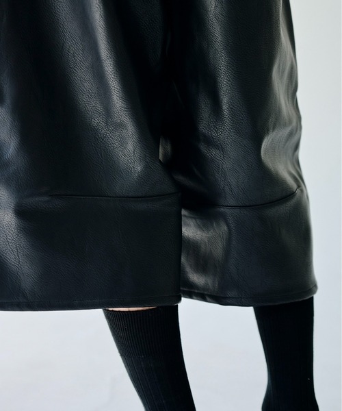 Camphor wood（カンファーウッド）の「wide baggy PU-leather shorts / ワイドバギーPUレザーショーツ（その他パンツ・メンズ・ブラック・SMALL/MEDIUM/LARGE）」の10枚目の写真
