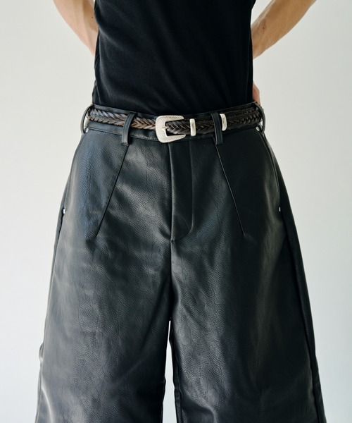 Camphor wood（カンファーウッド）の「wide baggy PU-leather shorts / ワイドバギーPUレザーショーツ（その他パンツ・メンズ・ブラック・SMALL/MEDIUM/LARGE）」の13枚目の写真
