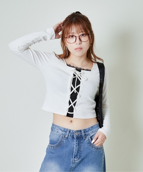 GORGE(ゴージ)の「《レースアップ×レイヤード風レース》映えトップス(Tシャツ/カットソー・レディース・チャコール/ブラック/オフホワイト・F)」の1枚目の写真