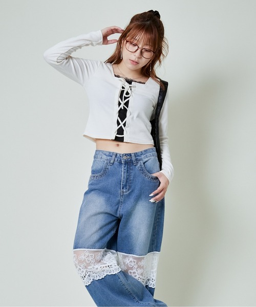 GORGE(ゴージ)の「《レースアップ×レイヤード風レース》映えトップス(Tシャツ/カットソー・レディース・チャコール/ブラック/オフホワイト・F)」の4枚目の写真