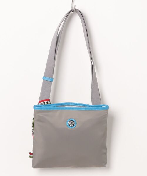 Orobianco（オロビアンコ）の「ショルダーバッグ サコッシュ プレーデット 薄マチ 92541（ショルダーバッグ・メンズ・ライトグレー系/ワイン系/グレー系/ネイビー×ホワイト/グレー系その他/レッド系/ブラック×ブラック・FREE）」の3枚目の写真