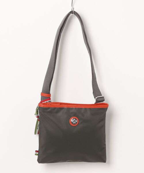 Orobianco（オロビアンコ）の「ショルダーバッグ サコッシュ プレーデット 薄マチ 92541（ショルダーバッグ・メンズ・ライトグレー系/ワイン系/グレー系/ネイビー×ホワイト/グレー系その他/レッド系/ブラック×ブラック・FREE）」の4枚目の写真