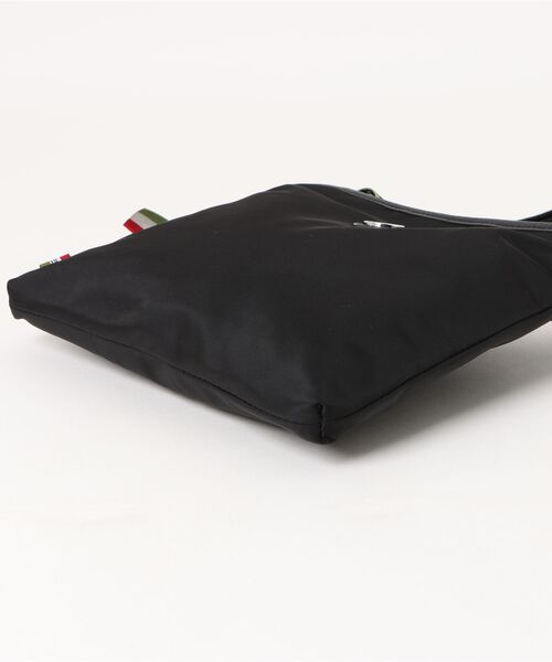 Orobianco（オロビアンコ）の「ショルダーバッグ サコッシュ プレーデット 薄マチ 92541（ショルダーバッグ・メンズ・ライトグレー系/ワイン系/グレー系/ネイビー×ホワイト/グレー系その他/レッド系/ブラック×ブラック・FREE）」の9枚目の写真