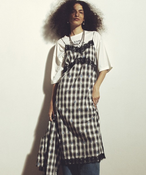 ROSE BUD（ローズバッド）の「(mag.by c)FLOWER PRINT CHECK CAMI DRESS（ワンピース・レディース・ブラック/ブラウン・ONE SIZE）」の2枚目の写真