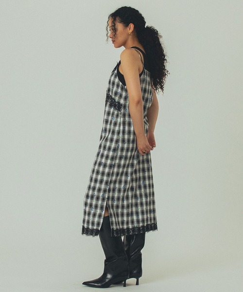 ROSE BUD（ローズバッド）の「(mag.by c)FLOWER PRINT CHECK CAMI DRESS（ワンピース・レディース・ブラック/ブラウン・ONE SIZE）」の4枚目の写真