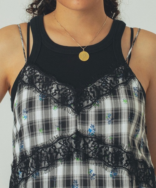 ROSE BUD（ローズバッド）の「(mag.by c)FLOWER PRINT CHECK CAMI DRESS（ワンピース・レディース・ブラック/ブラウン・ONE SIZE）」の7枚目の写真