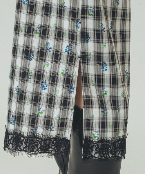 ROSE BUD（ローズバッド）の「(mag.by c)FLOWER PRINT CHECK CAMI DRESS（ワンピース・レディース・ブラック/ブラウン・ONE SIZE）」の9枚目の写真