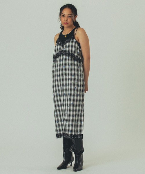 ROSE BUD（ローズバッド）の「(mag.by c)FLOWER PRINT CHECK CAMI DRESS（ワンピース・レディース・ブラック/ブラウン・ONE SIZE）」の11枚目の写真