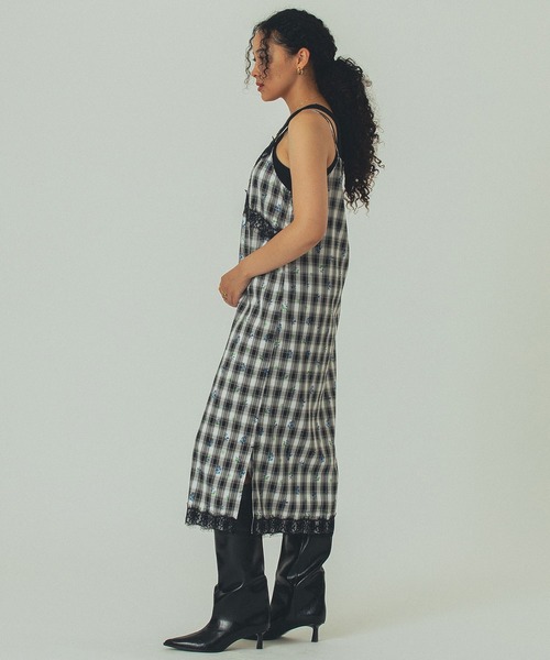 ROSE BUD（ローズバッド）の「(mag.by c)FLOWER PRINT CHECK CAMI DRESS（ワンピース・レディース・ブラック/ブラウン・ONE SIZE）」の13枚目の写真