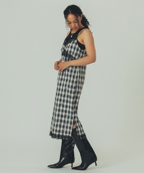 ROSE BUD（ローズバッド）の「(mag.by c)FLOWER PRINT CHECK CAMI DRESS（ワンピース・レディース・ブラック/ブラウン・ONE SIZE）」の14枚目の写真