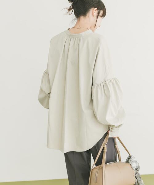 ITEMS URBANRESEARCH(アイテムズ アーバンリサーチ)の「『イージーケア』スキッパーボリュームブラウス(シャツ/ブラウス・レディース・ベージュ/ブラック/グレー系その他・FREE)」の3枚目の写真