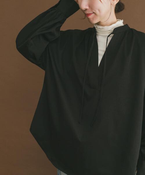 ITEMS URBANRESEARCH(アイテムズ アーバンリサーチ)の「『イージーケア』スキッパーボリュームブラウス(シャツ/ブラウス・レディース・ベージュ/ブラック/グレー系その他・FREE)」の5枚目の写真
