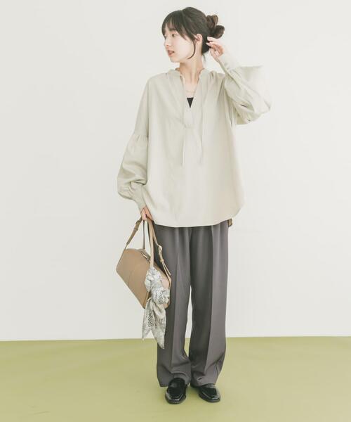 ITEMS URBANRESEARCH(アイテムズ アーバンリサーチ)の「『イージーケア』スキッパーボリュームブラウス(シャツ/ブラウス・レディース・ベージュ/ブラック/グレー系その他・FREE)」の14枚目の写真