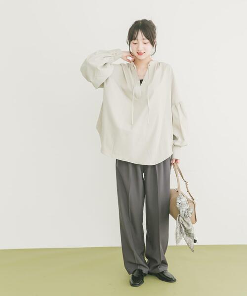 ITEMS URBANRESEARCH(アイテムズ アーバンリサーチ)の「『イージーケア』スキッパーボリュームブラウス(シャツ/ブラウス・レディース・ベージュ/ブラック/グレー系その他・FREE)」の15枚目の写真