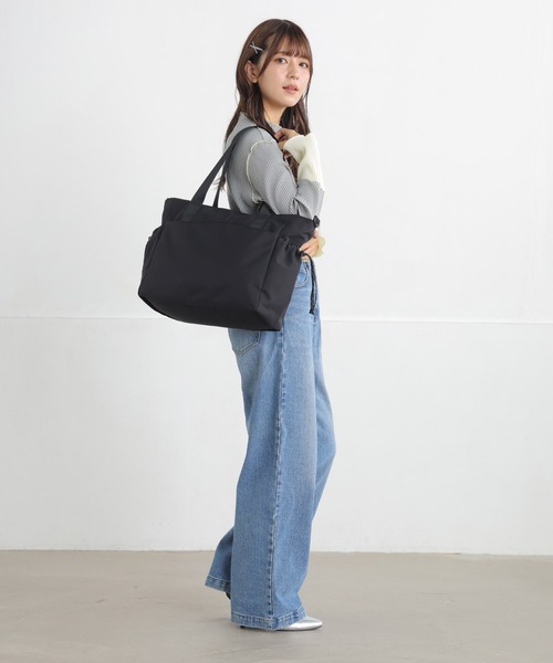ALTROSE(アルトローズ)の「2way トート ショルダーバッグ ナイロン トラベル マザーズバッグ ティム スクエア(トートバッグ・レディース・モカ/アイボリー/ブラック・FREE)」の9枚目の写真
