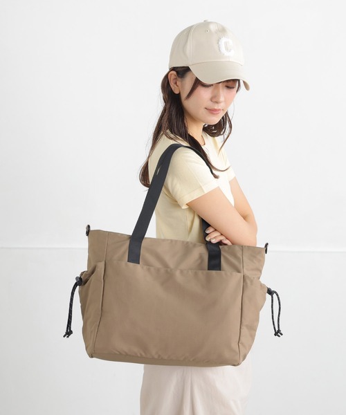 ALTROSE(アルトローズ)の「2way トート ショルダーバッグ ナイロン トラベル マザーズバッグ ティム スクエア(トートバッグ・レディース・モカ/アイボリー/ブラック・FREE)」の21枚目の写真