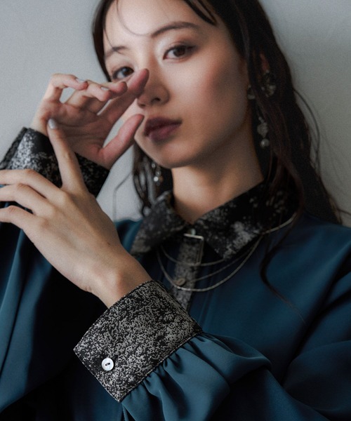 HARE(ハレ)の「ラメアートジャガードシャツ(HARE)(シャツ/ブラウス・レディース・ブラウン/ブラック/ブルー/パープル/グリーン/グレー・FREE)」の22枚目の写真