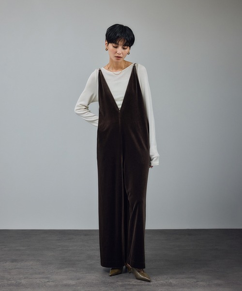 SALON adam et rope'（サロン アダム エ ロペ）の「【WEB限定】コンフィリュクスベロアオールインワン（サロペット/オーバーオール・レディース・ブラック/ブラウン・FREE）」の5枚目の写真
