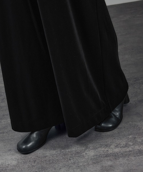 SALON adam et rope'（サロン アダム エ ロペ）の「【WEB限定】コンフィリュクスベロアオールインワン（サロペット/オーバーオール・レディース・ブラック/ブラウン・FREE）」の8枚目の写真