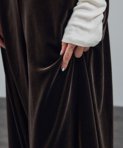 SALON adam et rope'（サロン アダム エ ロペ）の「【WEB限定】コンフィリュクスベロアオールインワン（サロペット/オーバーオール・レディース・ブラック/ブラウン・FREE）」の12枚目の写真