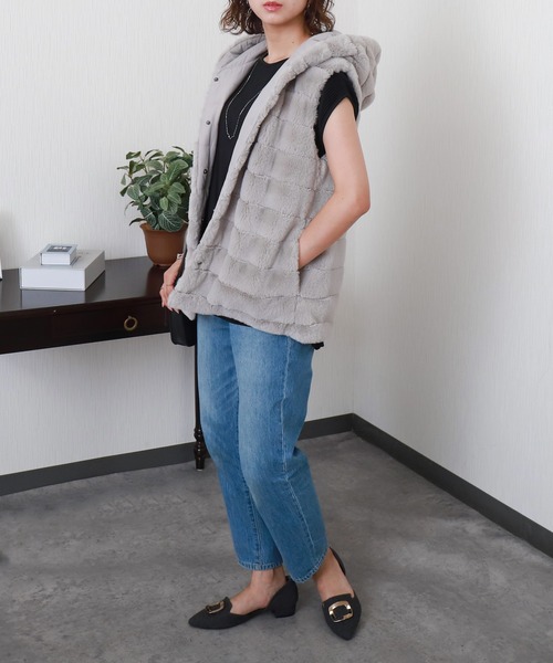 libelle more（リベル モア）の「フェイクファー＆キルト リバーシブルフードベスト（ベスト・レディース・モカ/ブラック/グレー/ベージュ・M/L）」の19枚目の写真