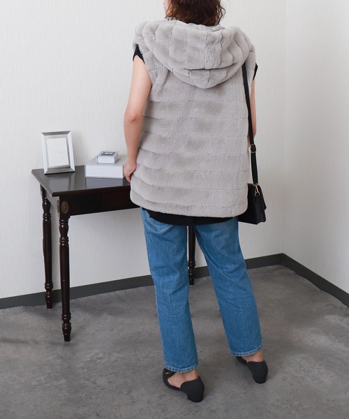 libelle more（リベル モア）の「フェイクファー＆キルト リバーシブルフードベスト（ベスト・レディース・モカ/ブラック/グレー/ベージュ・M/L）」の20枚目の写真