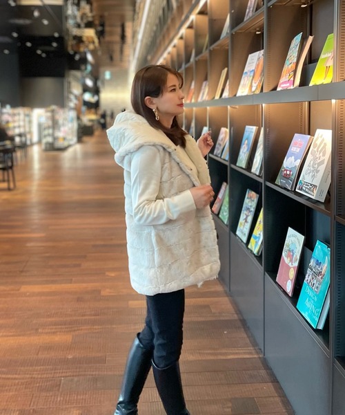 libelle more（リベル モア）の「フェイクファー＆キルト リバーシブルフードベスト（ベスト・レディース・モカ/ブラック/グレー/ベージュ・M/L）」の13枚目の写真