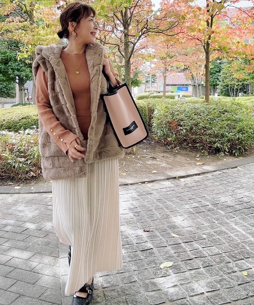 libelle more（リベル モア）の「フェイクファー＆キルト リバーシブルフードベスト（ベスト・レディース・モカ/ブラック/グレー/ベージュ・M/L）」の7枚目の写真