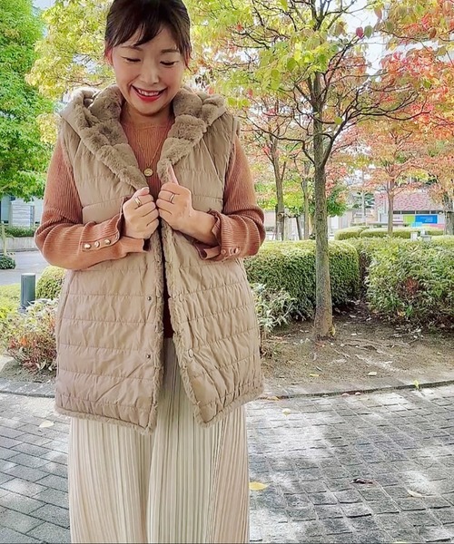 libelle more（リベル モア）の「フェイクファー＆キルト リバーシブルフードベスト（ベスト・レディース・モカ/ブラック/グレー/ベージュ・M/L）」の5枚目の写真
