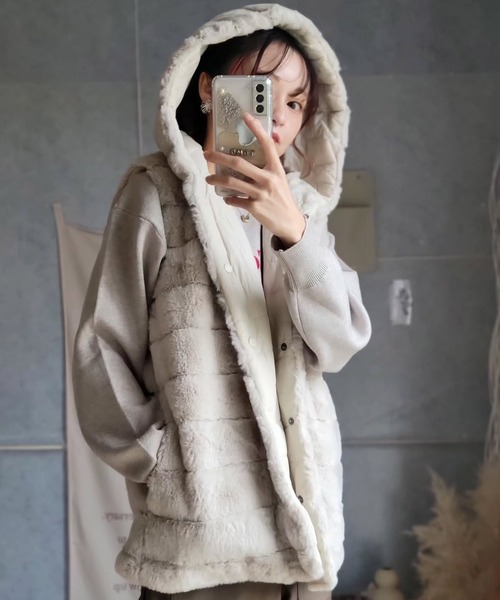 libelle more（リベル モア）の「フェイクファー＆キルト リバーシブルフードベスト（ベスト・レディース・モカ/ブラック/グレー/ベージュ・M/L）」の15枚目の写真