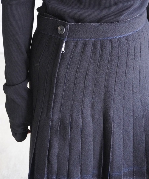 LOW CLASSIC（ロウ　クラシック）の「REVERSIBLE WOOL PLEATS SKIRTS（スカート・レディース・マルチ・S）」の5枚目の写真