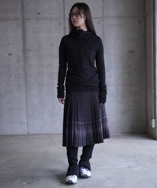 LOW CLASSIC（ロウ　クラシック）の「REVERSIBLE WOOL PLEATS SKIRTS（スカート・レディース・マルチ・S）」の10枚目の写真