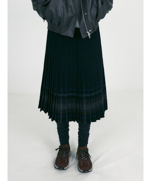 LOW CLASSIC（ロウ　クラシック）の「REVERSIBLE WOOL PLEATS SKIRTS（スカート・レディース・マルチ・S）」の13枚目の写真