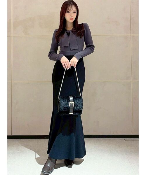 RESEXXY(リゼクシー)の「ボウタイマーメイドニットワンピース(ワンピース・レディース・チャコールグレー/アイボリー/レッド・FREE)」の7枚目の写真